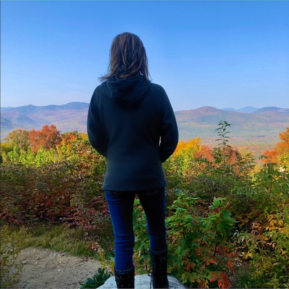 Meet your Posher, Cynthia - Picture 1 of 1